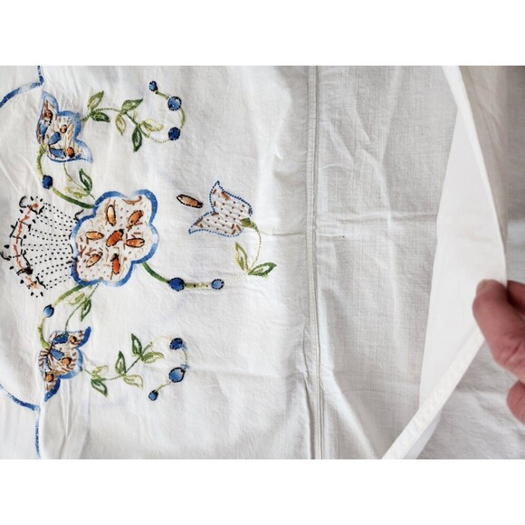 Embroided Pillowcases, Edged With Tatting, Pair 20 X 26 - Picture 4 of 4